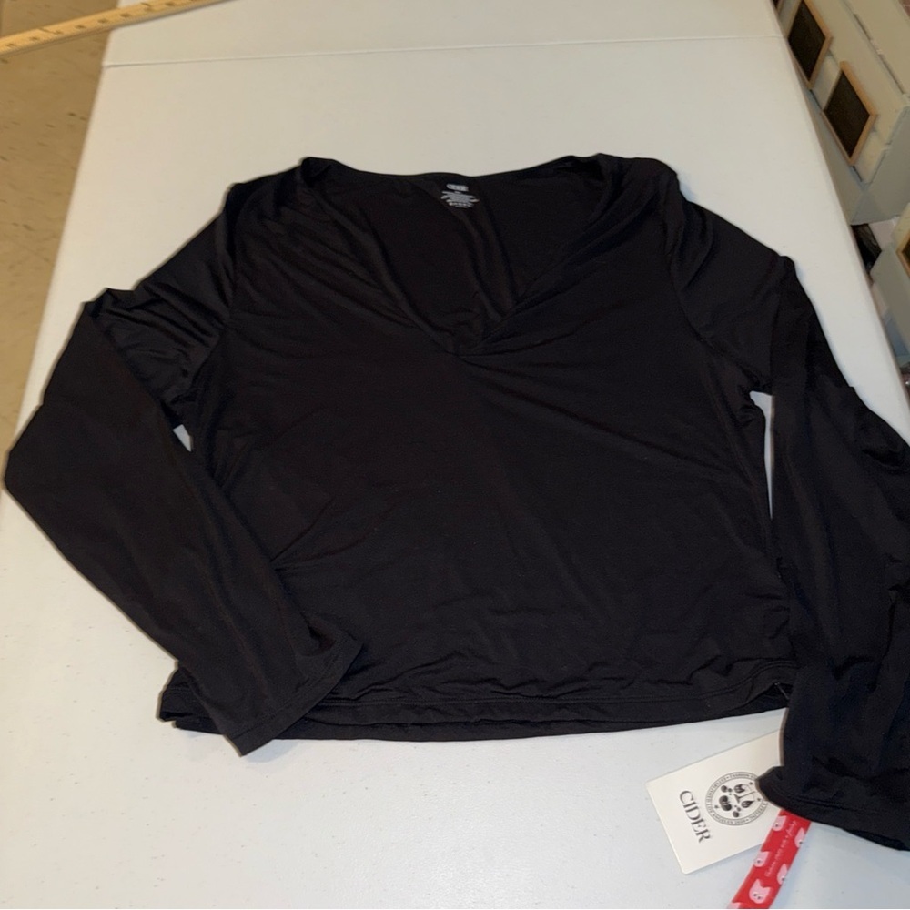 Cider Shirt Women’s Medium Black Knitted Long Sleeve Top V Neck 3xl NWT‎